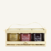 Artisan Honey 3 × 300 g · täidetud lipikarp 3 × 300 g · täidetud lipikarp soojal heledal taustal