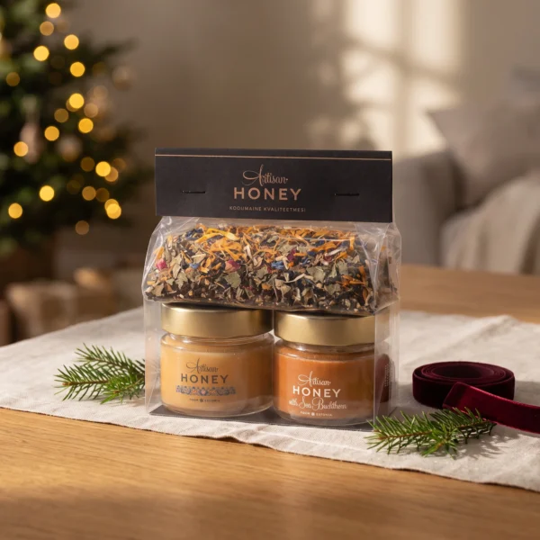 Two-honey and herbal tea gift set 2 × 100 g – blossom honey and honey with sea buckthorn in a warm Christmas gifting setting.