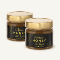Mesi taruvaiguga 200 g – kaks Artisan Honey purki kuldsete kaantega.