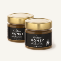 Mesi mesilasema toitepiimaga 200 g – kaks Artisan Honey purki kuldsete kaantega.